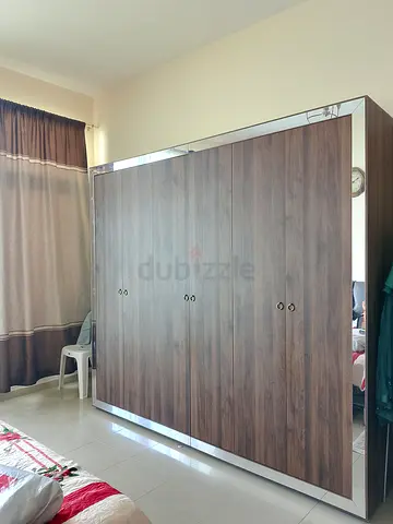 Ezekiel 6 Door Wardrobe – Walnut / Mirror