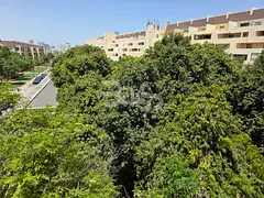 Top Floor- Park View- Spacious Studio- Balcony
