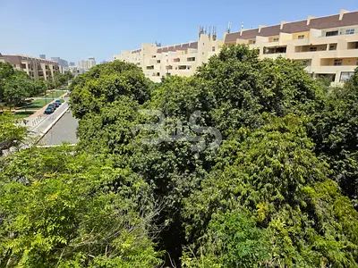 Top Floor- Park View- Spacious Studio- Balcony
