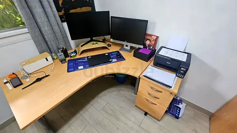 L-shaped Corner Office Desk and chair with Mobile Drawer Unit — Light Wood