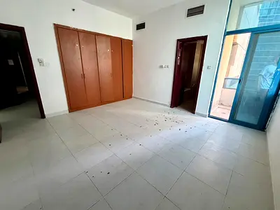 غرفتين ماستر وصاله بمساحه واسعه ابراج الفالكون الراشديه 2 خزائن بالحائط ٣ بلكون ٣ حمام تكييف مركزي