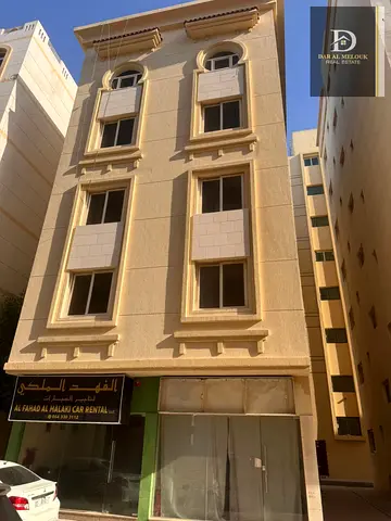 🏢 فرصة استثمارية مميزة للبيع في الشارقة – منطقة القليعة
بناية بموقع ممتاز خلف المسجد مباشرة، مناسبة للاستثمار بعائد ثابت مع إمكانية زيادة الدخل مستقبلًا بعد تجديد العقود.