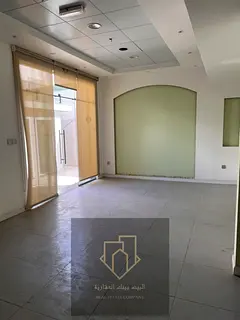 A commercial villa in a prime location directly on Al Ittihad Street, an ideal opportunity for compa