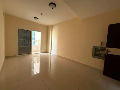 باركن مجانا \ غرفتيين وصالة \ بلكونة باطلالة مفتوحة \ مساحات واسعة \ بناء عائلي \ تاني ساكن \ صيانة مجانية \ موقع مميز \ سهل الوصول لمخارج دبي