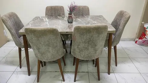 Extendable Dining table 6 seater
