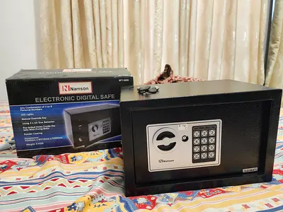 SAFE-LOCKER