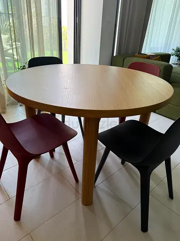 IKEA STOCKHOLM 2025 round dining table, oak veneer, 115 cm with 4 chairs