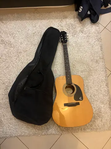 Used Epiphone Acoustic Guitar+Padded Gig Bag- Natural Finish, Excellent Condition (Price Negotiable)