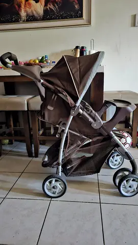 Lightweight brown baby stroller in good used condition(Gracco)