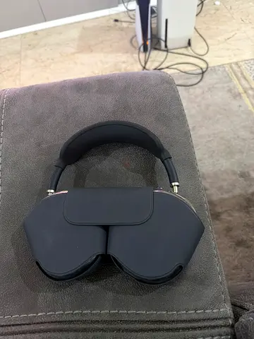 Apple AirPod max headset type c