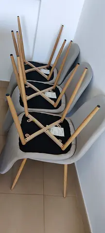 طقم طاولة سفرة زجاج مقسّى + 6 كراسي مودرن 🍽️
Modern Glass Dining Table + 6 Grey Fabric Chairs