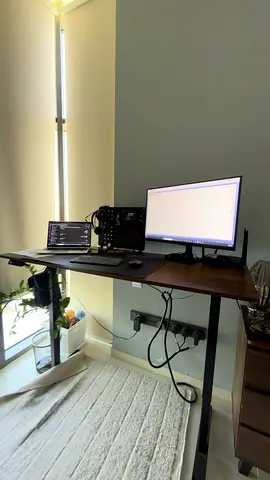 Height adjustable computer desk