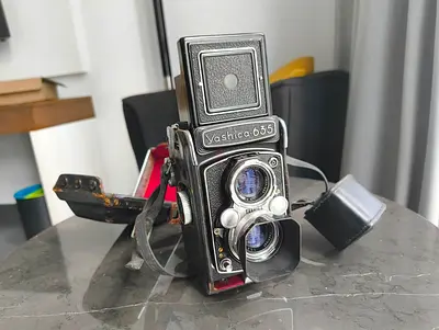 Rare Vintage Yashica-635 Twin Lens Reflex (TLR) Camera – With Original Lens Hood  Leather Case