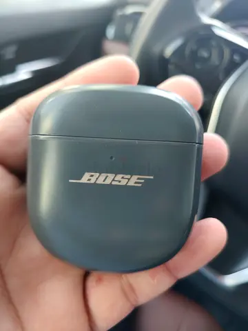 Bose wireless earbuds with charging case (used) - good condition