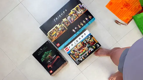 LEGO-style Building Sets Collection: Friends Central Perk + Apartments and Bonsai