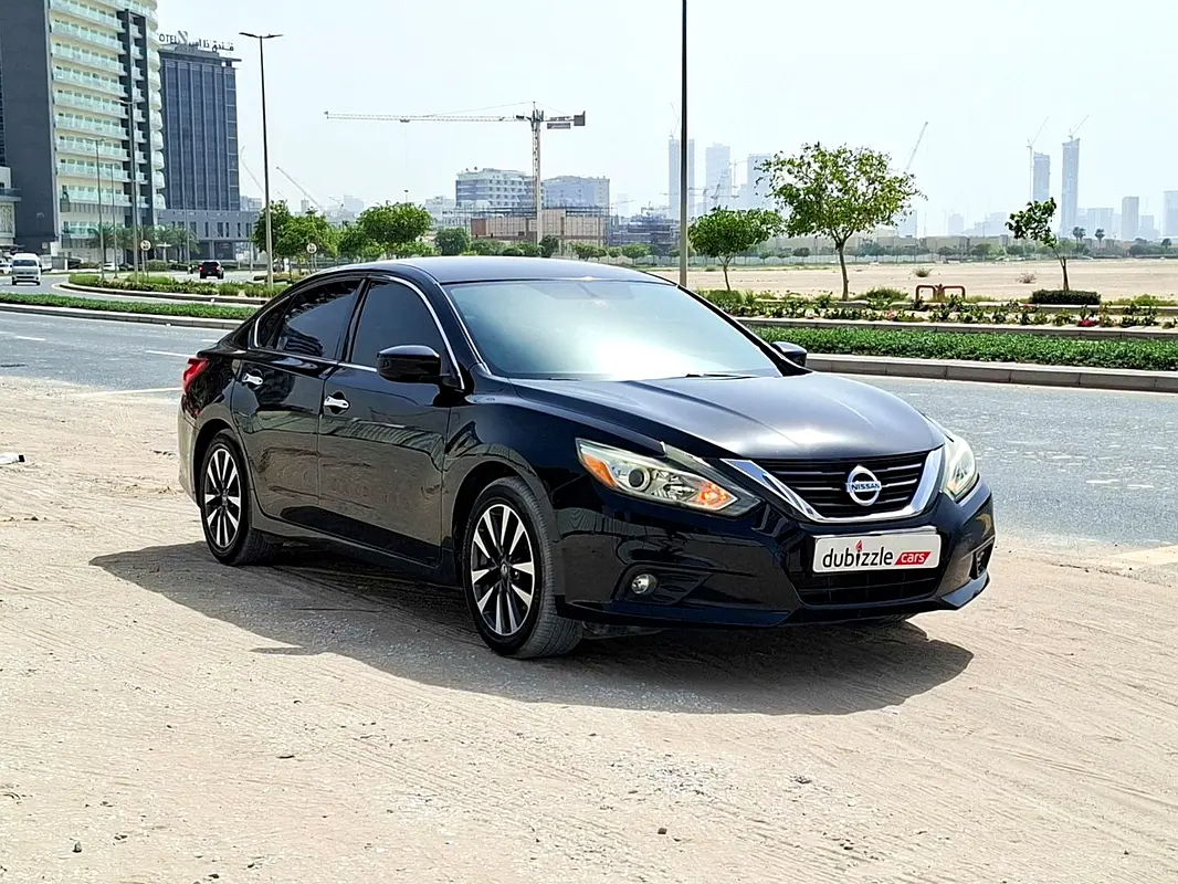 Nissan Altima 2017 — photo 1 of 14