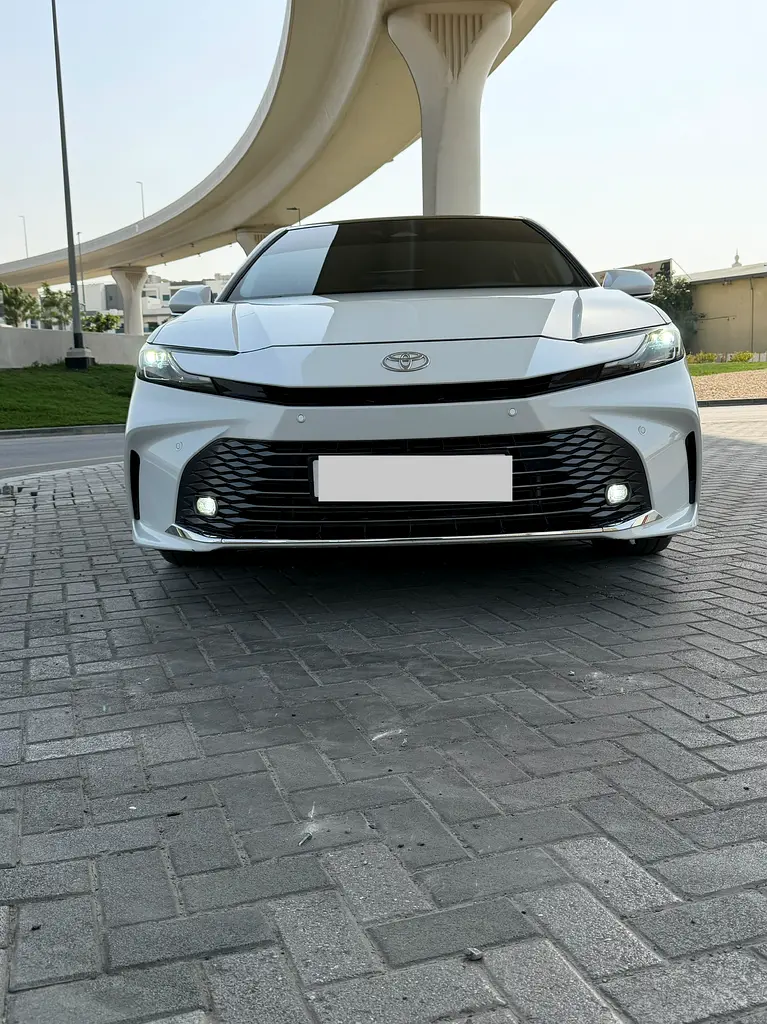 Toyota Camry 2025 — photo 1 of 20