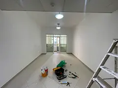 Free parking, storage room, two master bedrooms, built-in wardrobes, distributor hall, spacious layo