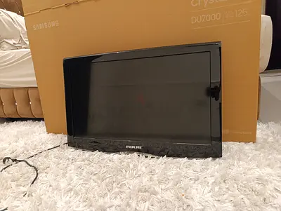 Nikait small flat panel TV - good working condition