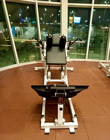 ZERO RECOIL HACK SQUAT