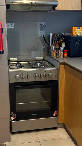 Stainless Steel 4-Burner Gas Cooker with Oven - Excellent Working Condition
