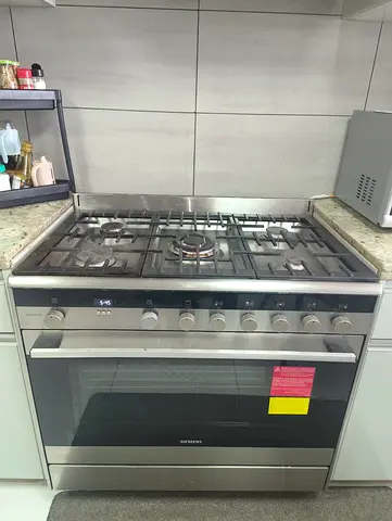 Siemens 5-Burner Stainless Steel Gas Range with Oven - Good Working Condition