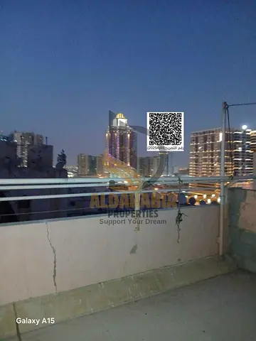 🏢 شقة غرفتين وصالة مع رووف (PH) للإيجار السنوي – شارع الملك فيصل