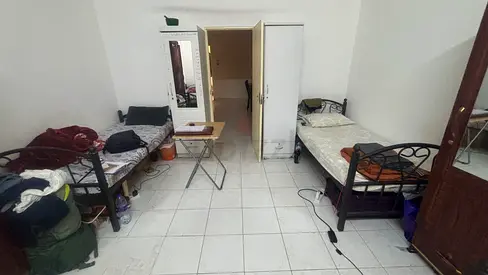 EXECUTIVES BED SPACE AVAILABLE FULLY FURNISHED ALL INCLUDING 600 MORE INFO PLEASE CALL OR WHATSAPP