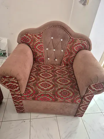 Single Upholstered Armchair with Patterned Fabric and Button-Tufted Back