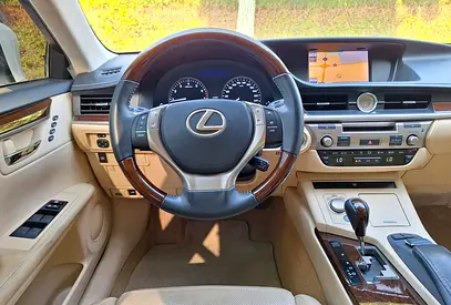 صورة 9 لـ 2013 Lexus ES-SERIES