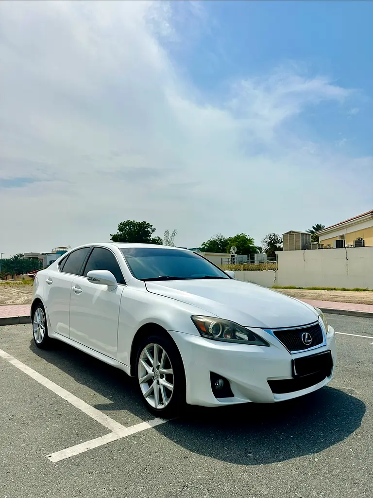 Lexus IS-Series 2012 — photo 1 of 12