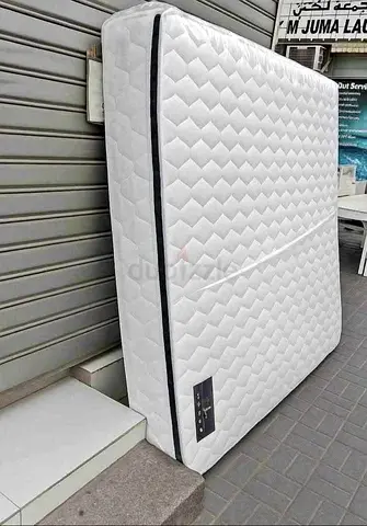 Queen/Double White Quilted Mattress – Good Condition