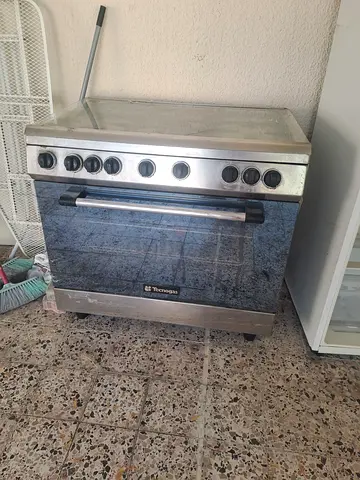 Stainless Steel heavy dubty 5 burner gas with  griller and bake- Used, throw away best price