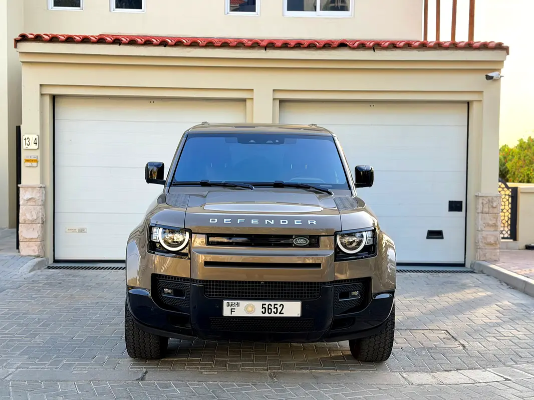 Land Rover Defender 2022 — photo 1 of 20