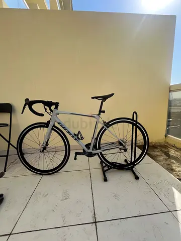 Giant Road Bike - alluminum frame medium size , Good Condition
