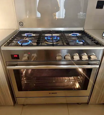 Bosch 90x60cm Top Gas and Electric Oven Cooker stove HSB738357M
