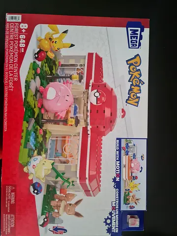 Mega Construx Pokémon Forest Pokémon Center building set - 648 pieces