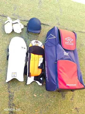 Cricket kit - Batting pads, gloves, helmet and kit bag (used)