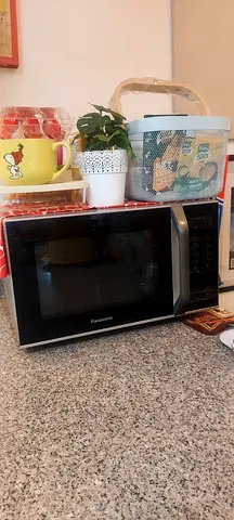 Panasonic Countertop Microwave – Good Working Condition