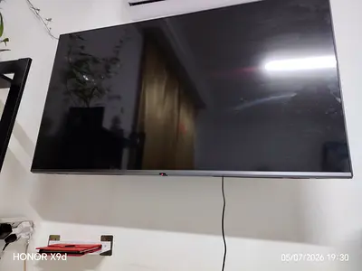 60 nch LG  LED Wall-Mounted TV (Good Working Condition) 2024 model