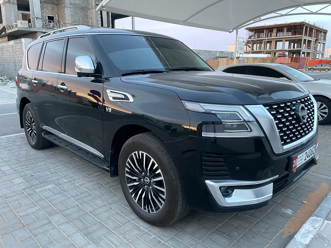 Nissan Patrol 2022 — photo 1 of 10