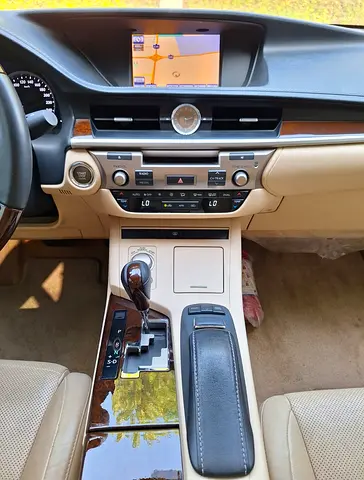 صورة 10 لـ 2013 Lexus ES-SERIES