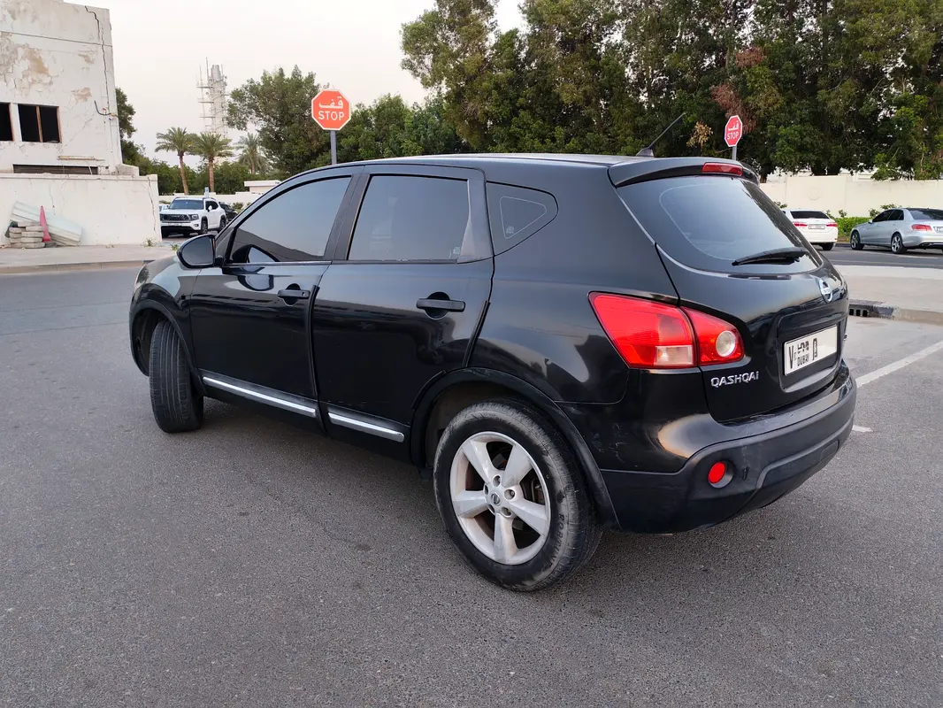 Nissan Qashqai 2008 — photo 1 of 3