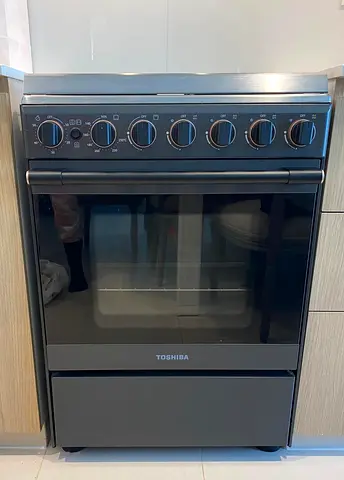 Toshiba freestanding gas oven and cooker - flawless condition. Gas