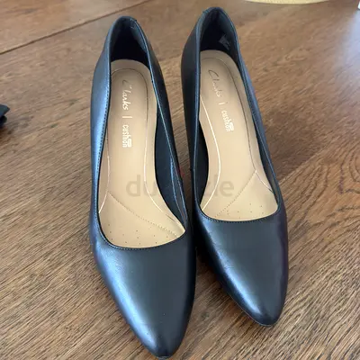 Black Clarks Womens Pointed Toe Pumps - Comfortable Cushion Insole, Size 37.5