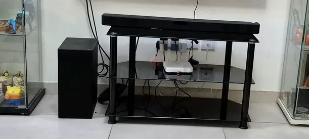 Black stand— good condition