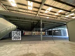 Independent warehouse with two mezzanines on the main street, 14,015 sq ft, at a special price.