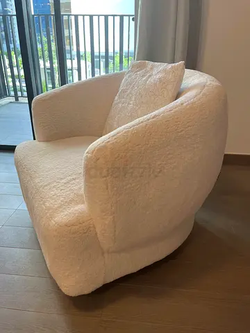 Cream Bouclé Swivel Accent Chair — Comfortable Lounge Chair