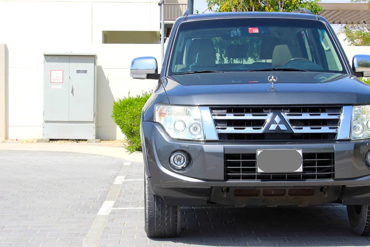 Mitsubishi Pajero 2013 — photo 1 of 16