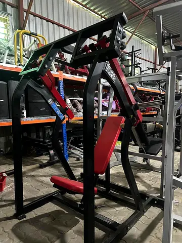 HAMMER STRENGTH
ISO- SHOULDER PRESS